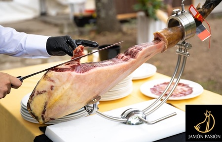 cleaning iberian ham, slicing spanish ham